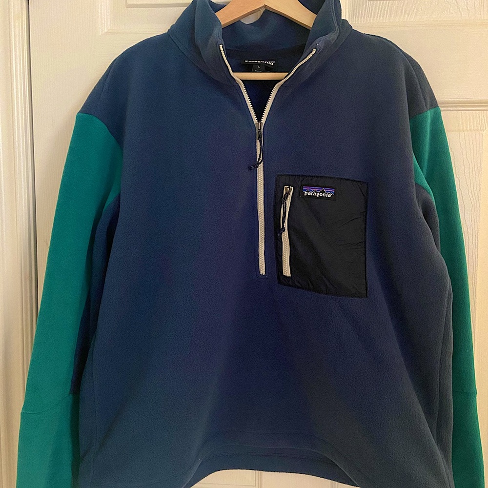 Patagonia Microdini half zip pullover in blue/green.